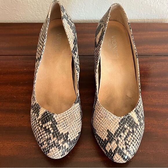 Vionic Snakeskin Pattern Wedges - Picture 2 of 9